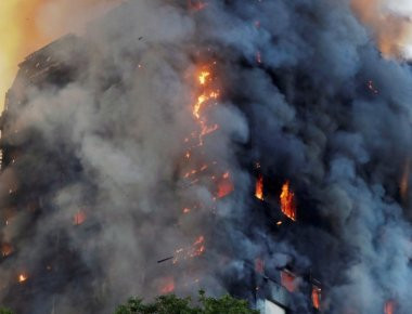 Ούτε ένας ζωντανός στους τρεις τελευταίους ορόφους του «Πύργου της κολάσεως»! (σκληρά βίντεο)